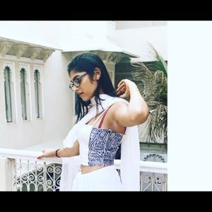 Crop top with pattern.